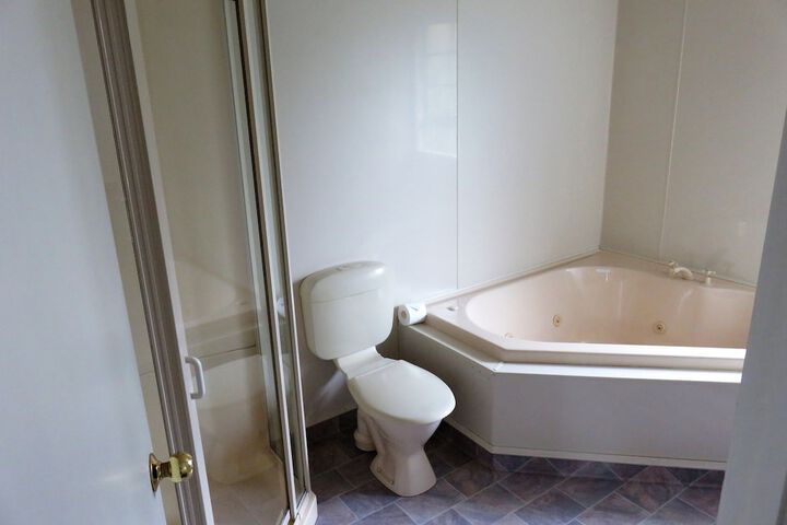 Room 93 of 141