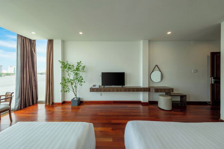 Room 32 of 43