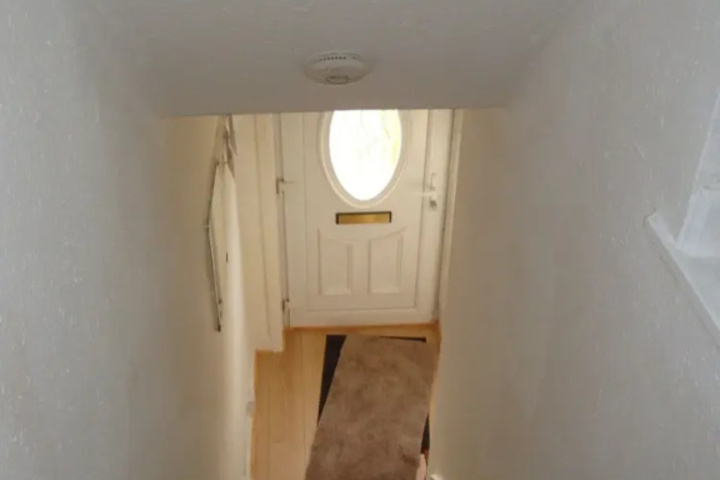 Room 12 of 18