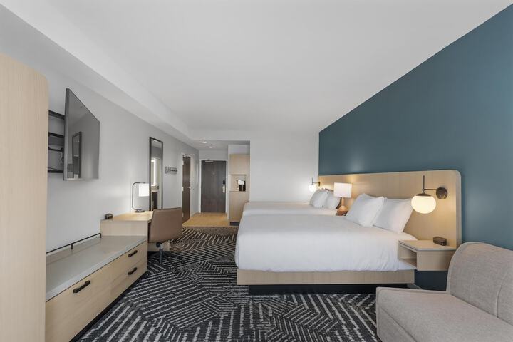 Room 25 of 103