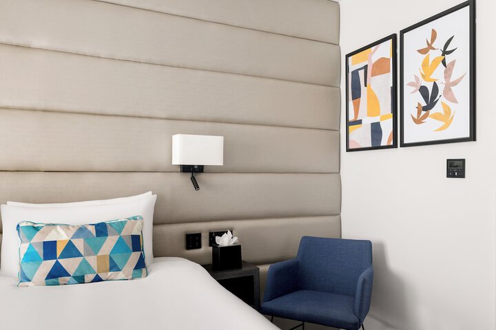 Room 33 of 61