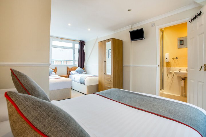 Room 14 of 38