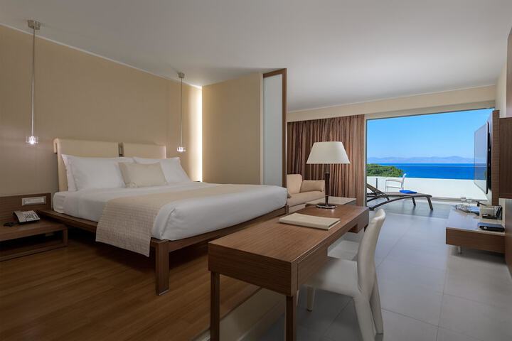 Room 44 of 295