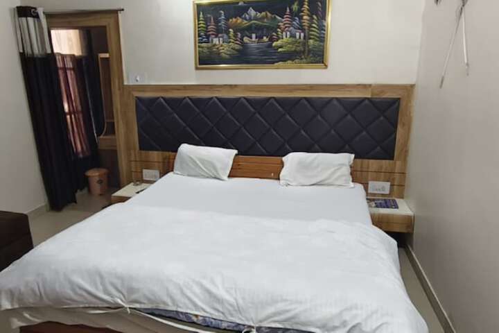 Room 7 of 15