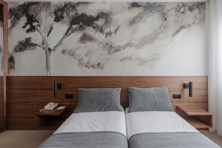 Room 9 of 29