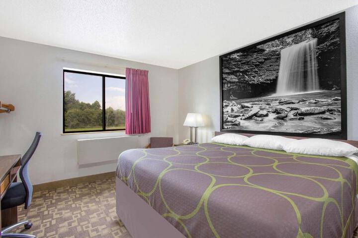1 King Bed (4 of 12)