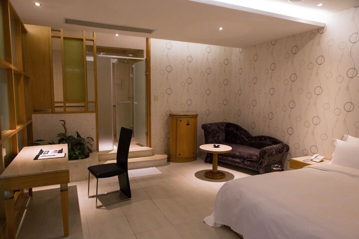 Room 30 of 62