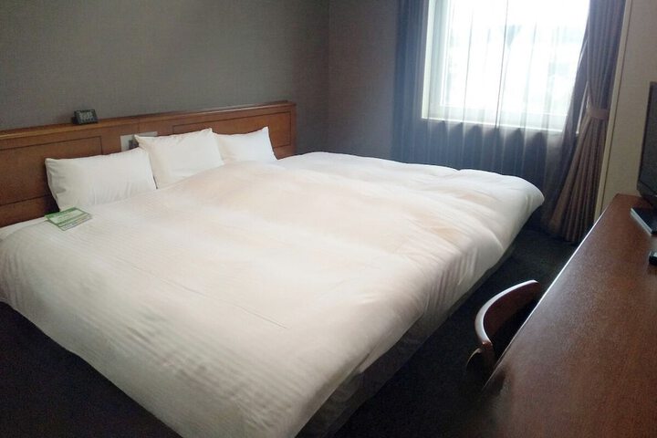 Room 12 of 33