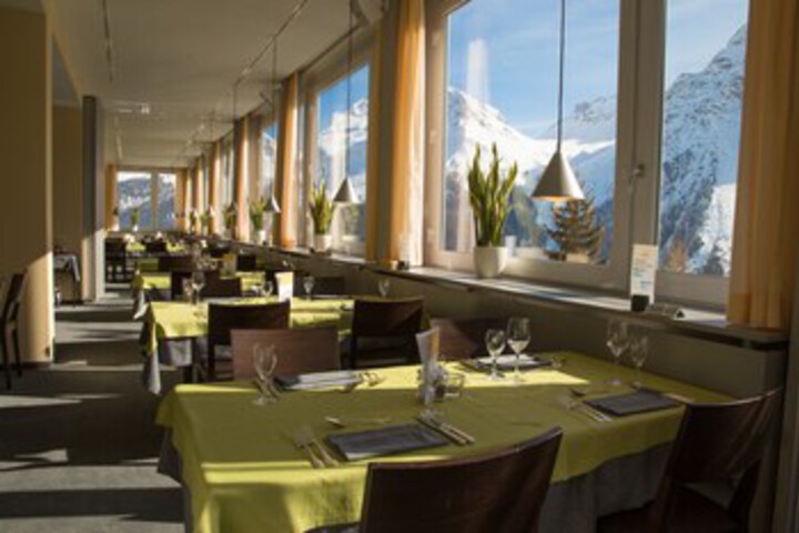 Dining 8 of 30