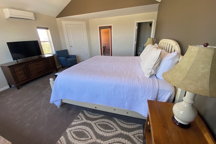 Room 20 of 136