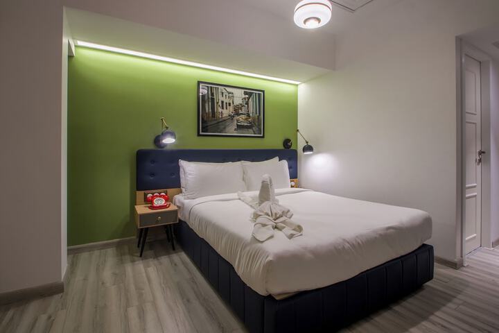 Room 13 of 38