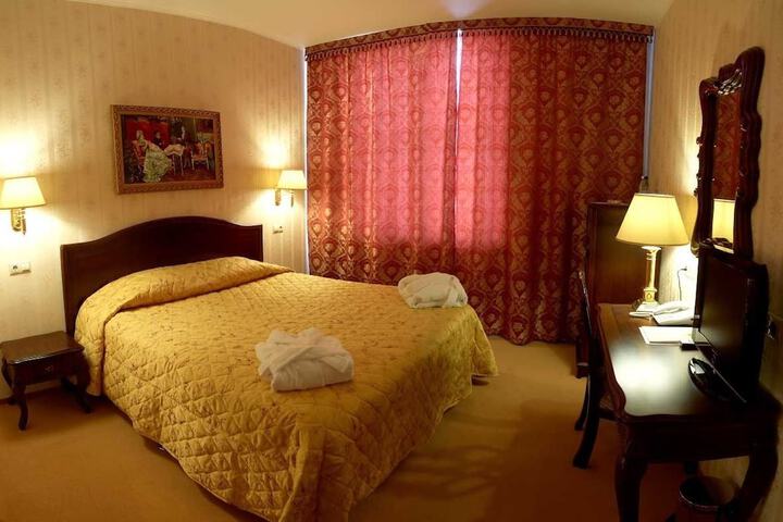 Room 2 of 35