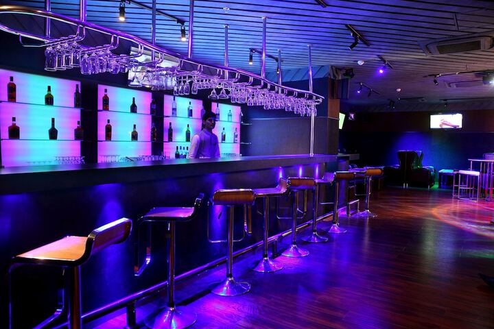 Lounge 50 of 61
