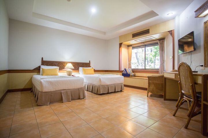 Room 2 of 62