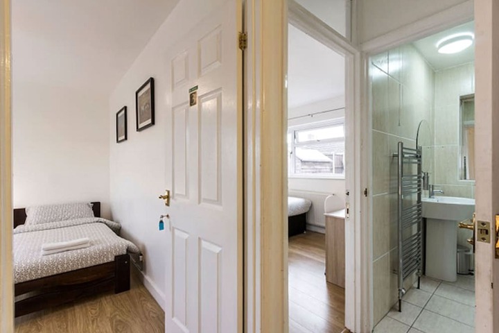 Room 5 of 27