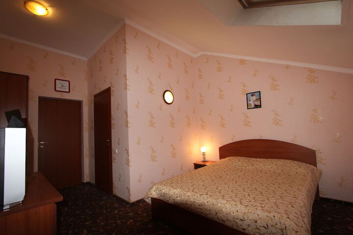 Room 32 of 37