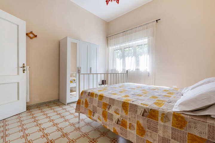 Room 2 of 31