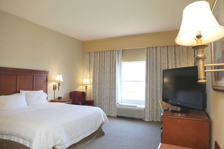 1 King Bed (5 of 18)