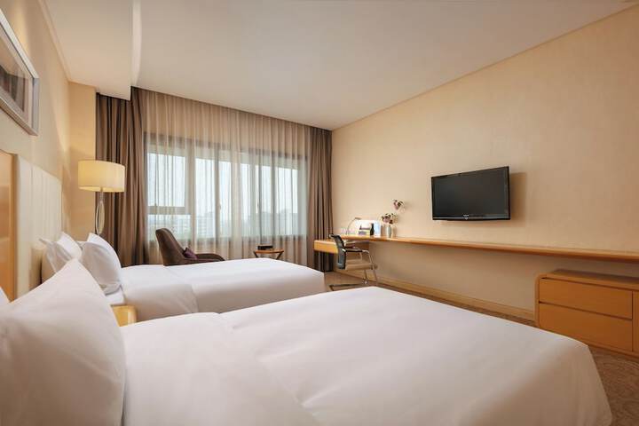 Room 7 of 42
