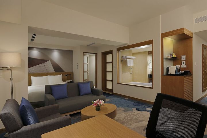 Room 8 of 126