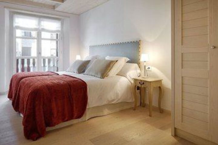 Room 4 of 12