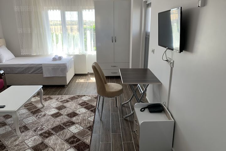 Room 10 of 18