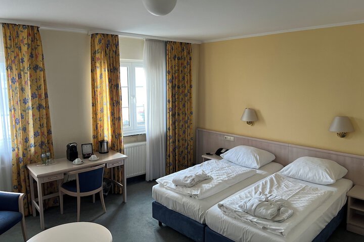 Room 4 of 51