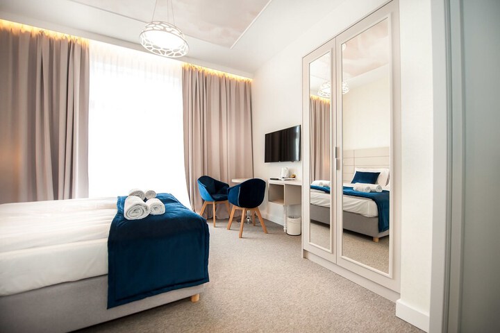 Room 4 of 30