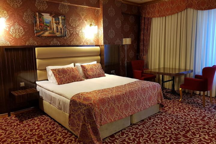 Room 16 of 44