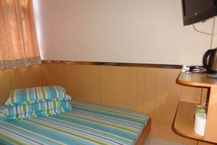 Room 14 of 32