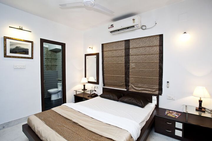 Room 4 of 34