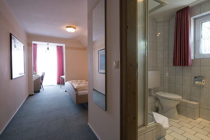 Room 14 of 36