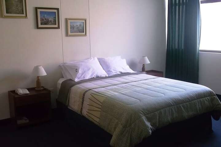 Room 4 of 18
