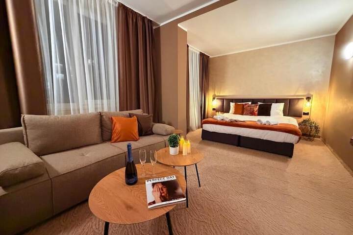 Room 6 of 24