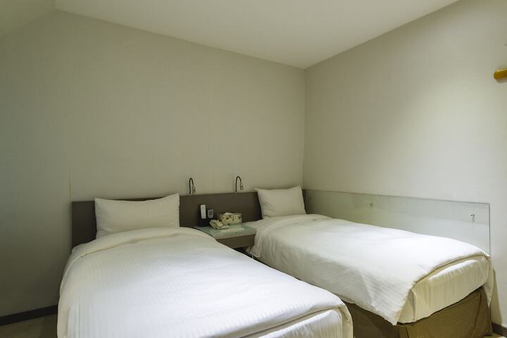 Room 7 of 20