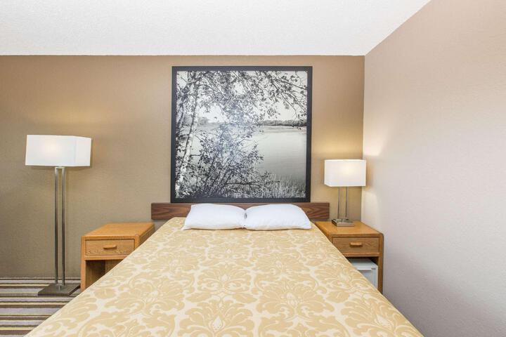 1 Queen Bed (6 of 23)
