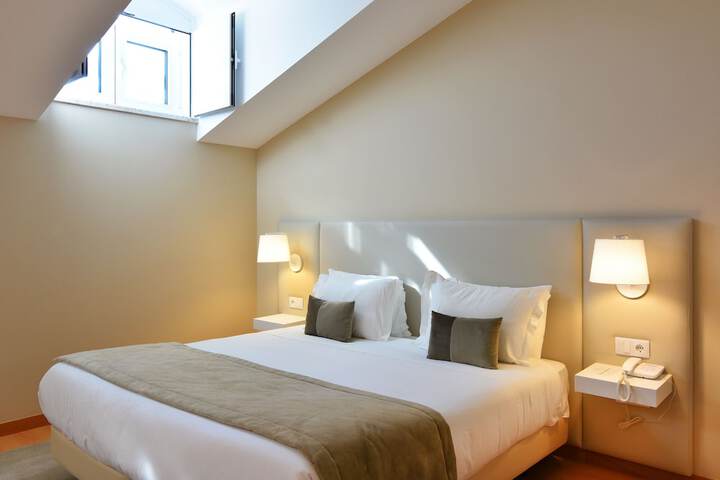 Room 12 of 76