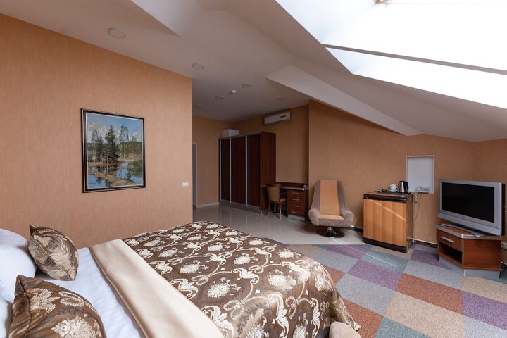 Room 16 of 53