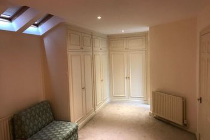 Room 9 of 11