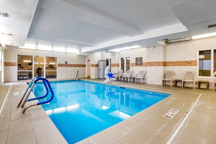 Hotel with Pool