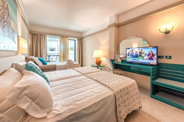 Room 30 of 128