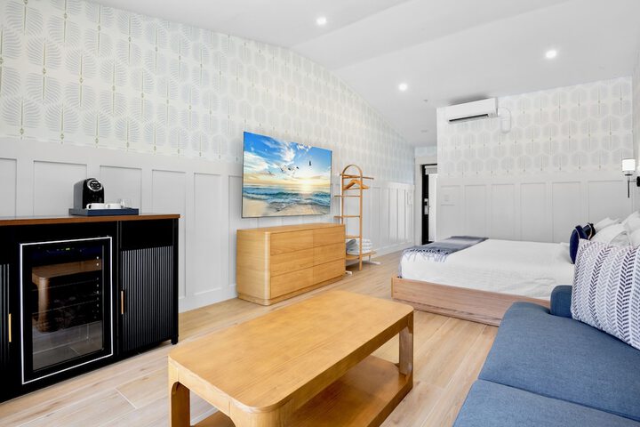 Room 33 of 64