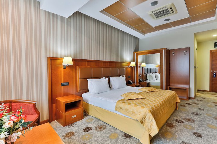Room 4 of 49