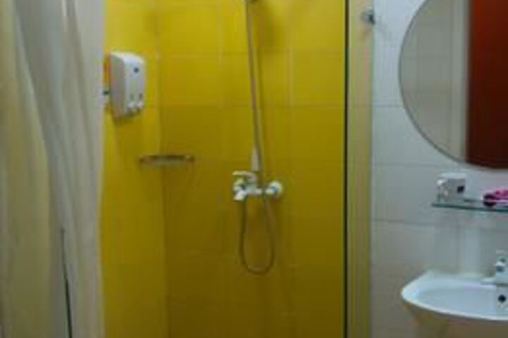 Room 8 of 10