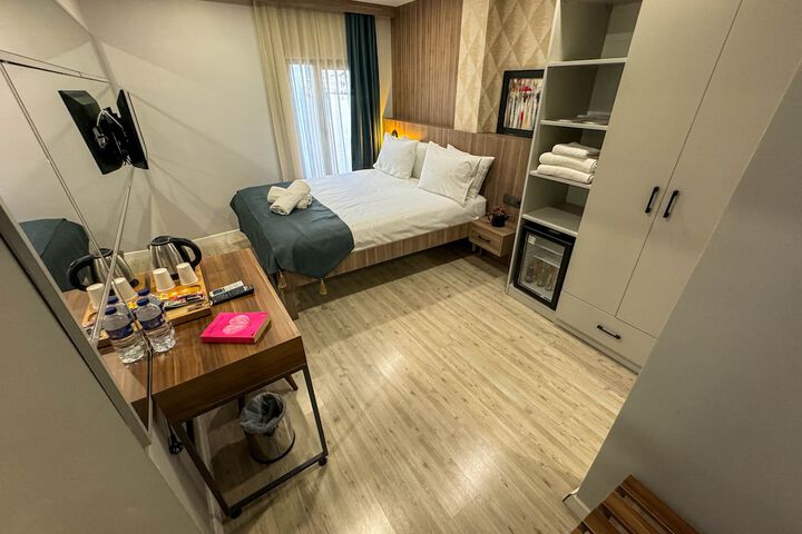 Room 3 of 21