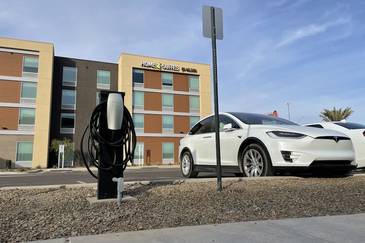 Electric vehicle charging station