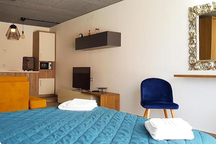Room 5 of 86