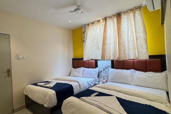 Room 9 of 12