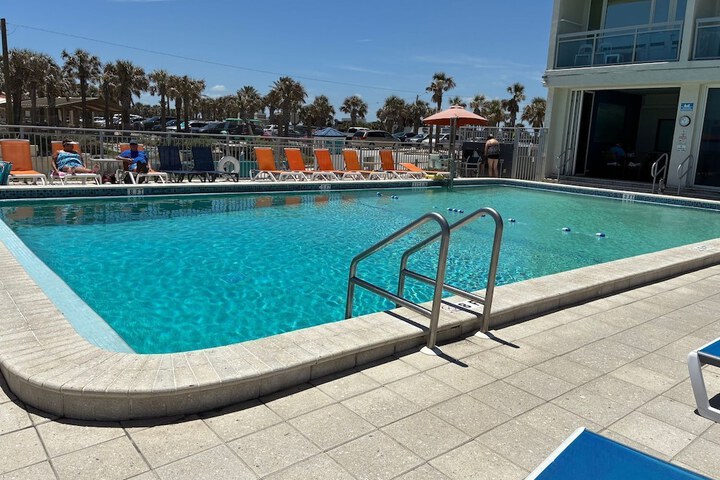 Pool image of Georgian Inn Beach Club