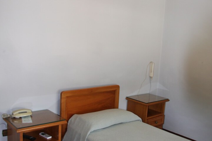 Room 9 of 13